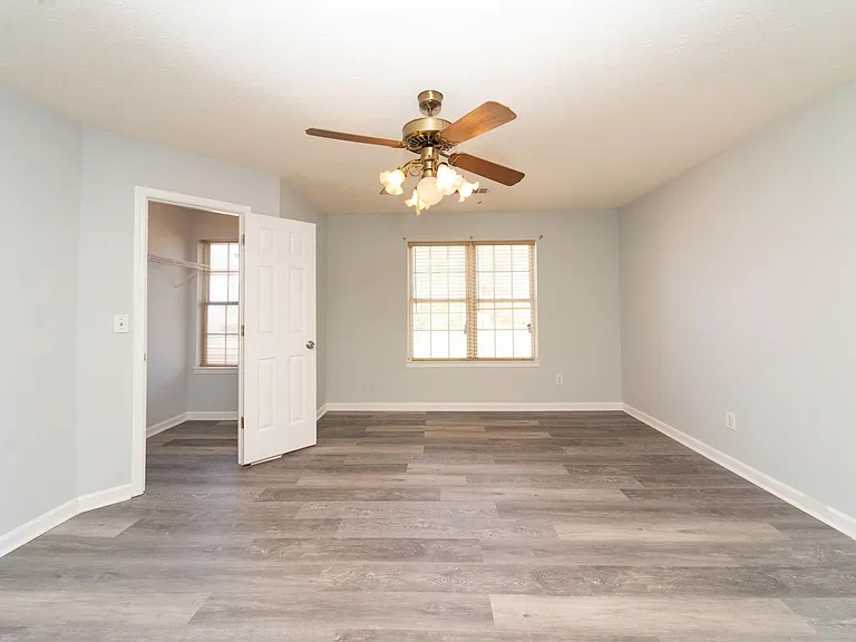 811 Sugar Oak Ln — Photo 14