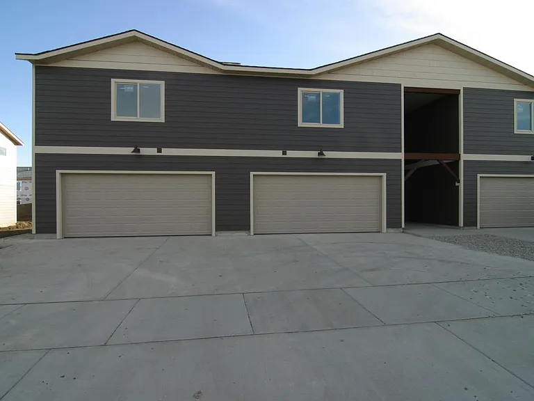 1148 Forestglen Dr — Photo 2