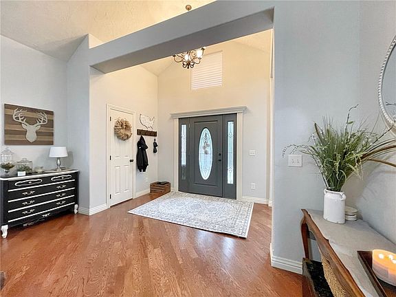 3rd image of 39 Berkshire Dr