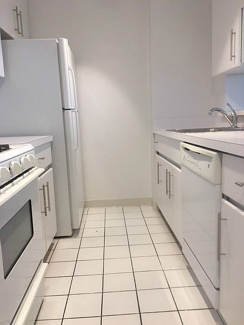 1st image of 400 E 71st St APT 8K