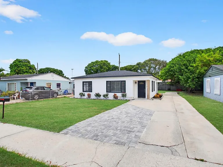 608 Fairfax Rd — Photo 8