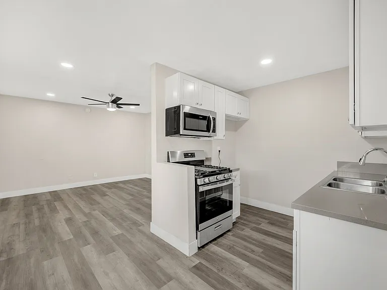 4500 N Lakewood Blvd — Photo 10