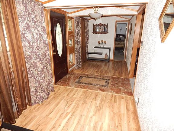 5th image of 218 Squirebrook Dr
