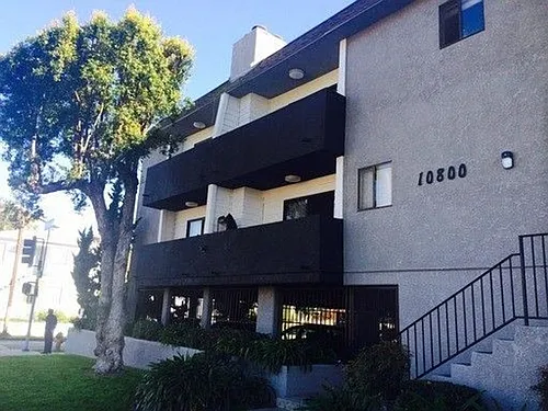 10800 Palms Blvd Photo 1