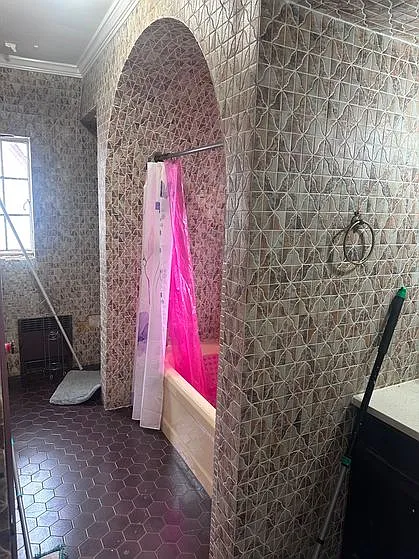 3 bed, 700 sqft, $4,700 — Photo 3