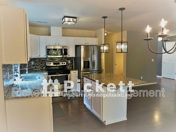 3rd image of 6842 Aquene Loop NE