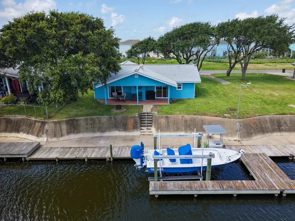 128 Palm Dr, Rockport, TX 78382