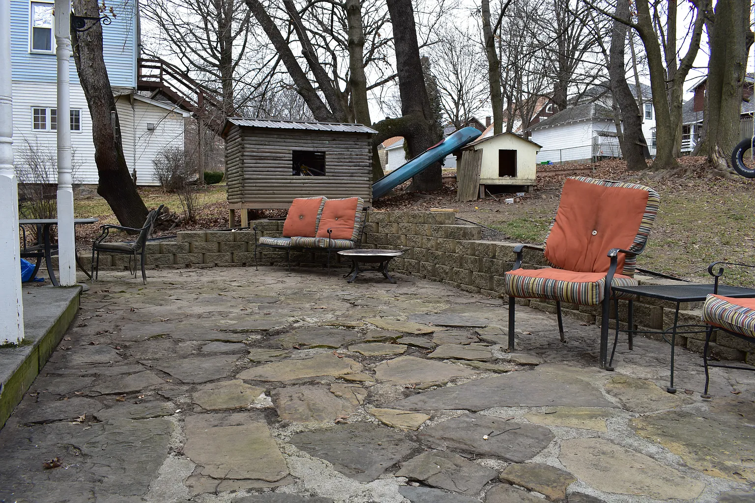 435 Wilson Ave photo 1