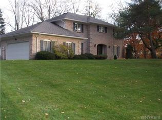 2 Gothic Ledge, Lockport, NY 14094