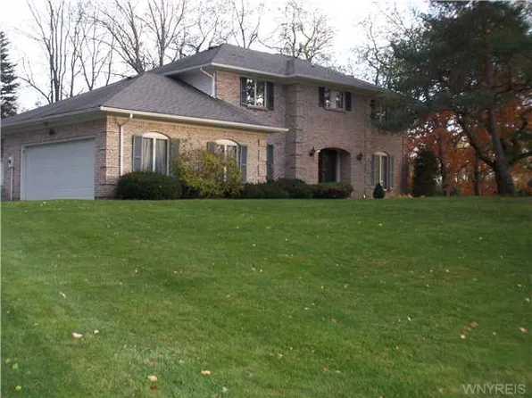 2 Gothic Ledge, Lockport, NY 14094