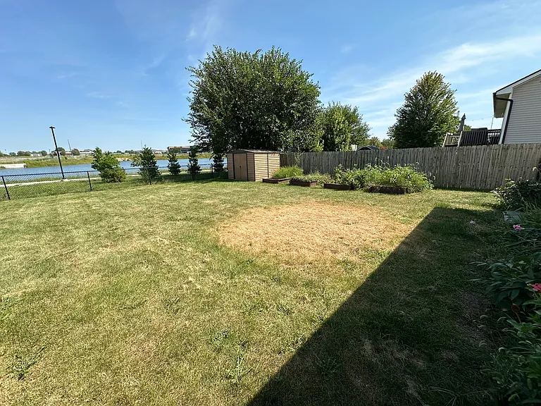 585 SE Crabapple Dr — Photo 20