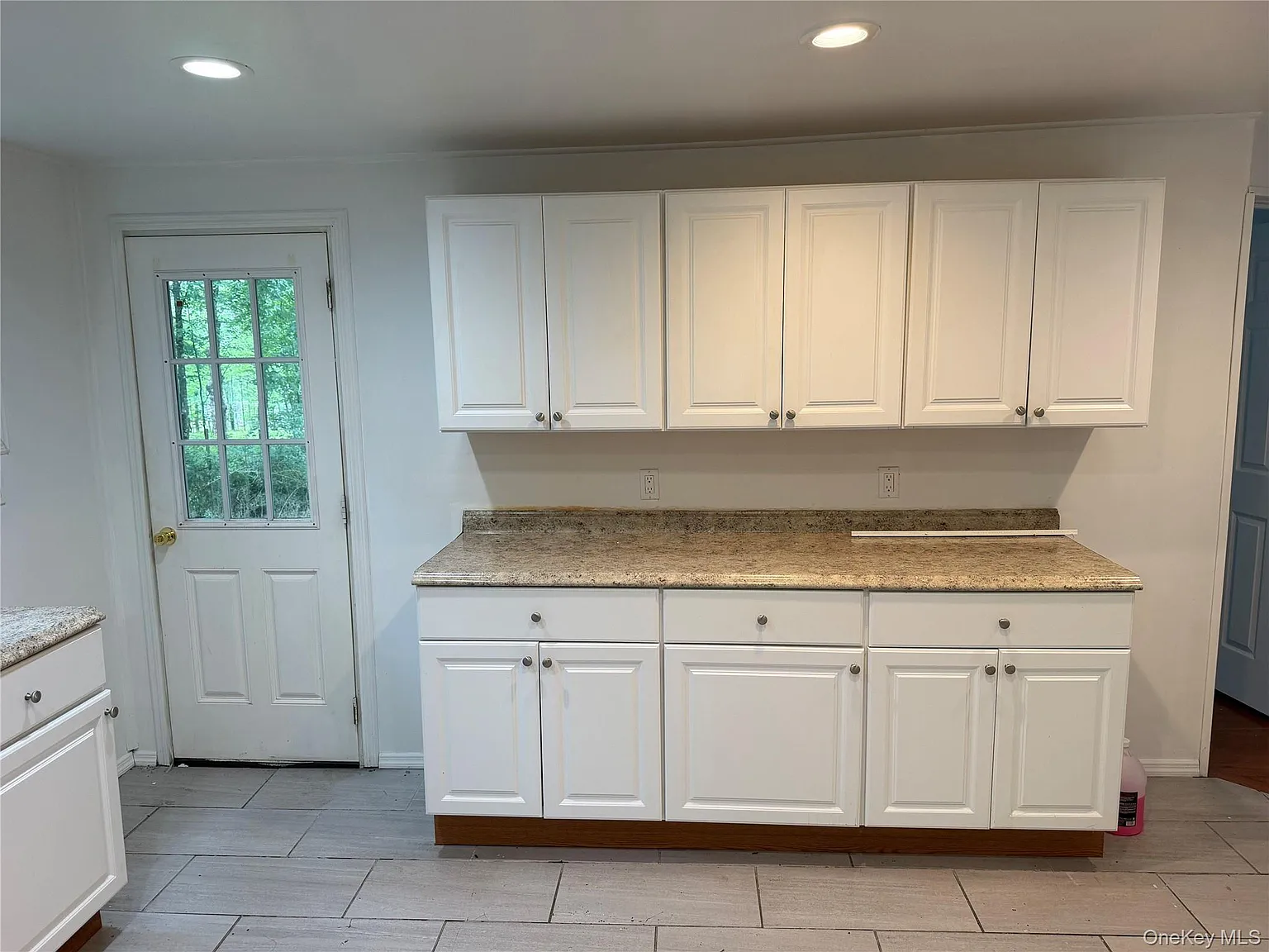 3 bed, 1.0 bath, 1025 sqft, $2,000 — Photo 4