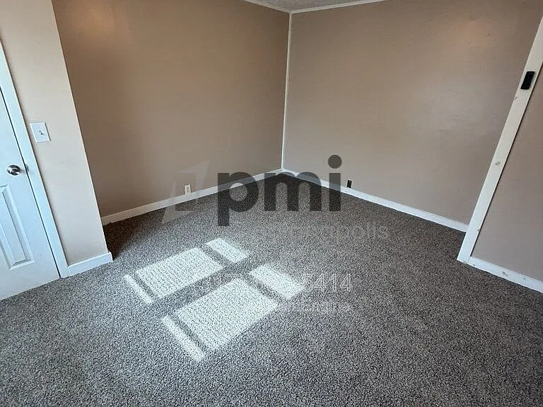 1023 E 8th St #3 — Photo 11