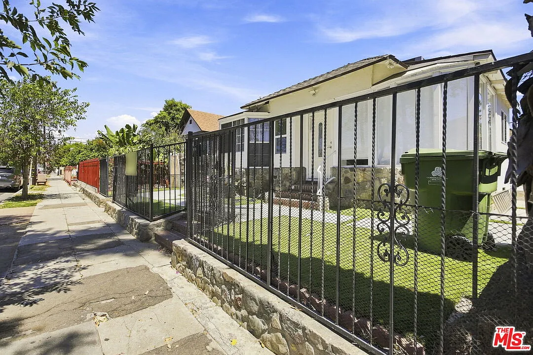 5 bed, 2.5 bath, $4,295 — Photo 3