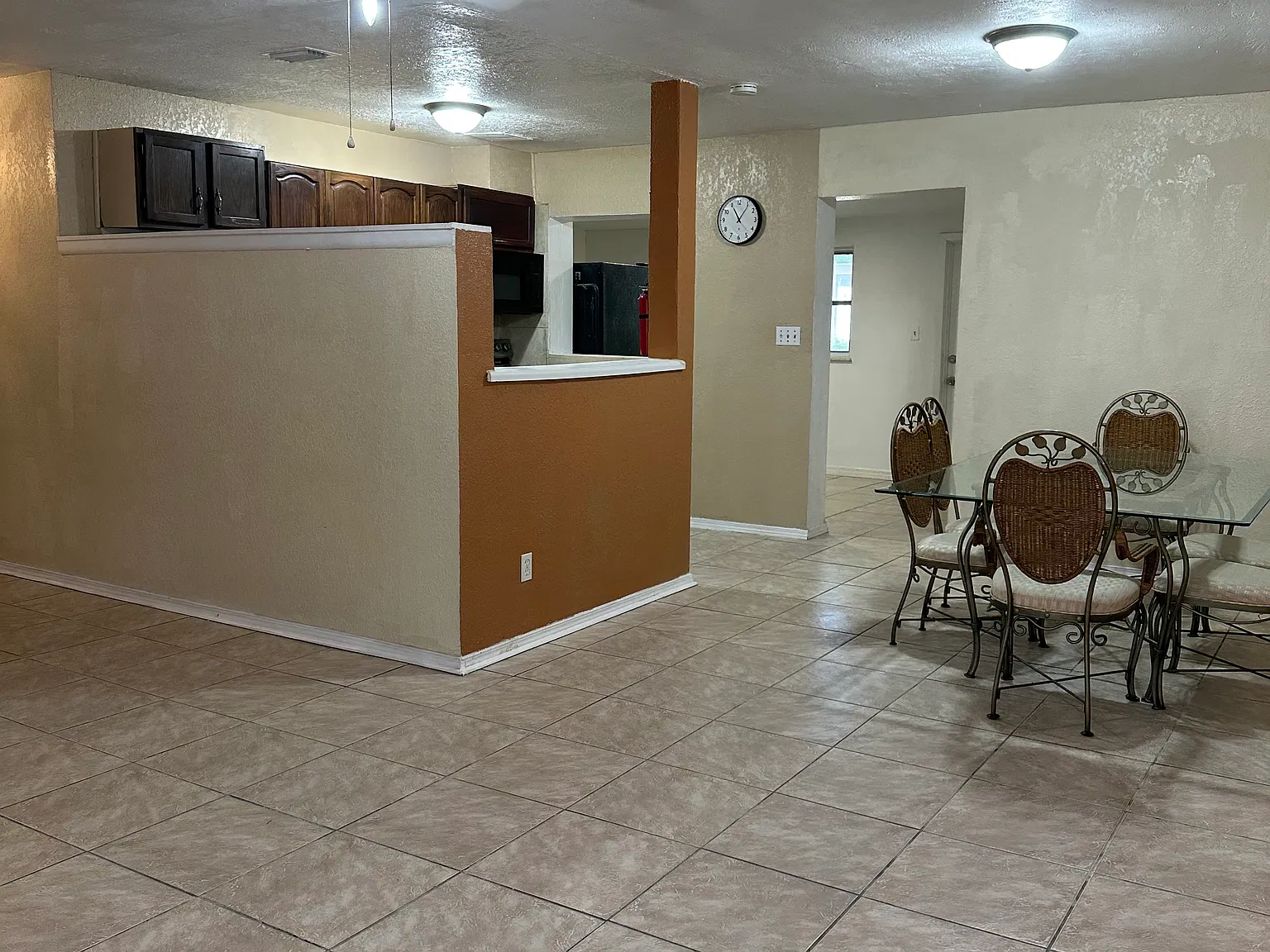 3 bed, 1282 sqft, $1,850 — Photo 2