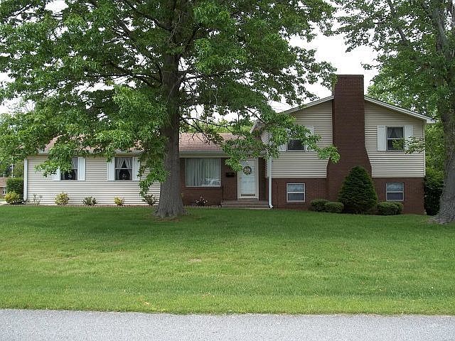 1st image of 706 Fairlane Dr
