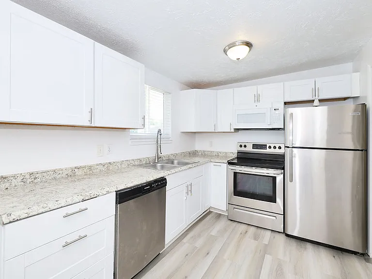 444 N Morton Dr — Photo 2