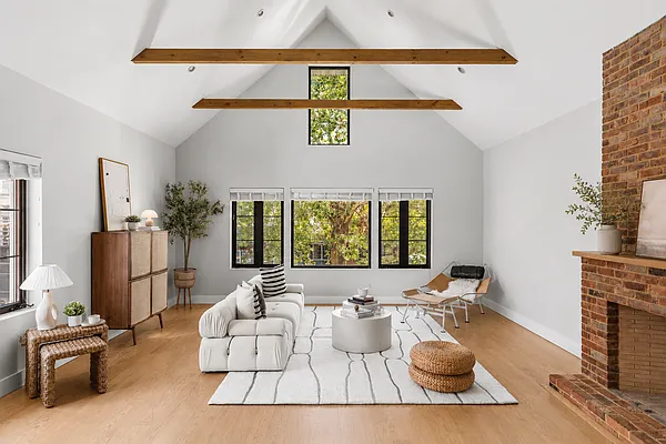 Living room, photo 1