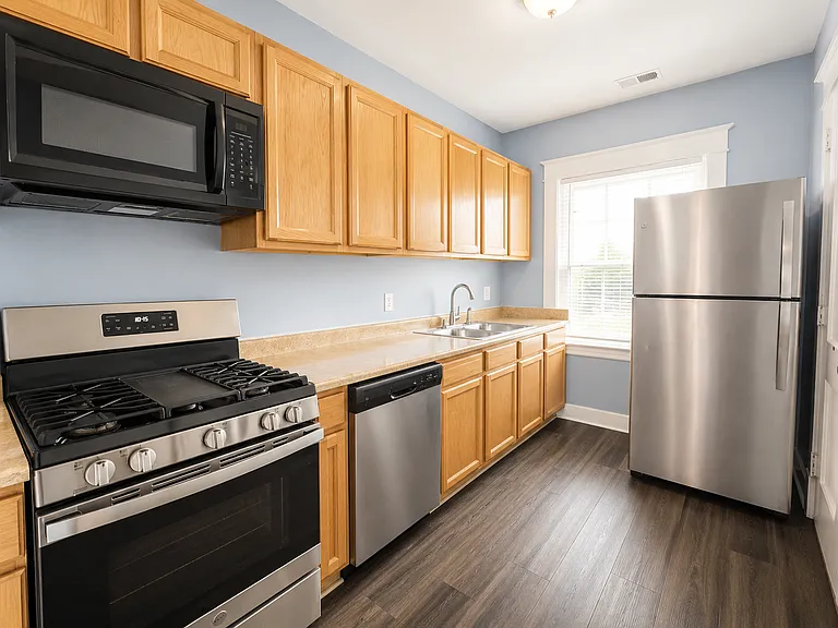 1801 Roanoke Ave — Photo 5