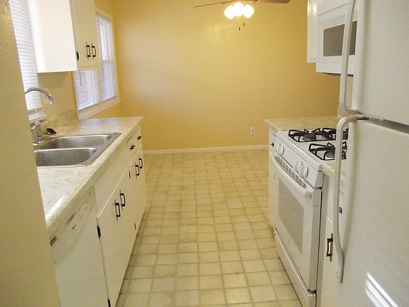 4th image of 415 Emerson Dr