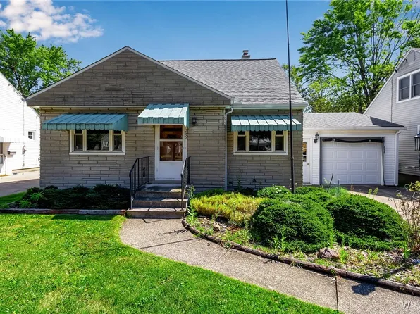 289 Kirkwood Dr, West Seneca, NY 14224
