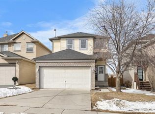 117 SE Citadel Bluff Close NW, Calgary, AB T3G 5E3