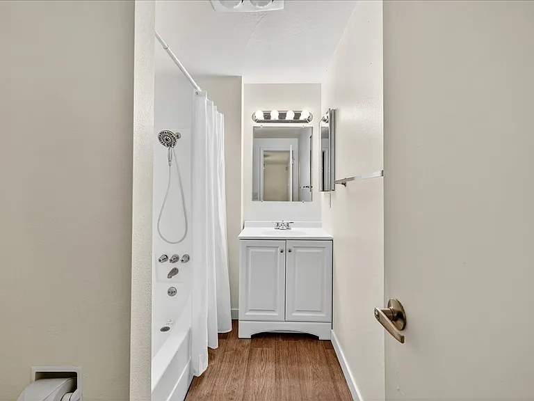 824 S Curtis Rd — Photo 13