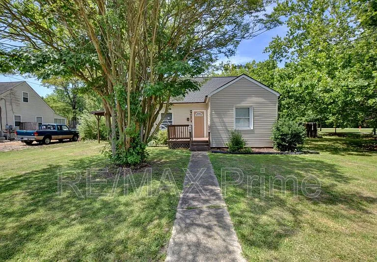 2 Clover St — Photo 29