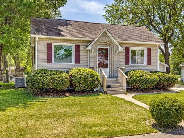 112 E 5th St, Staunton, IL 62088