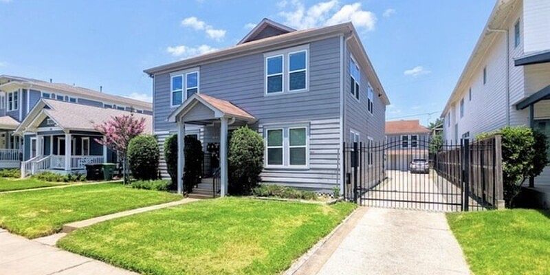 1st image of 1011 E 6th 1/2 St APT 1