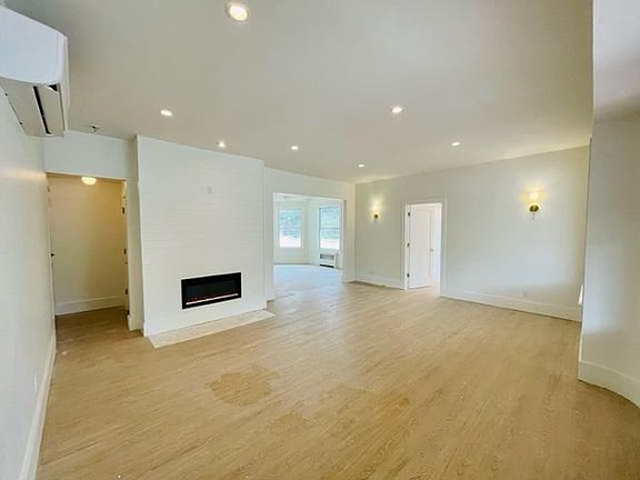 3rd image of 1 Beach 122nd St #1