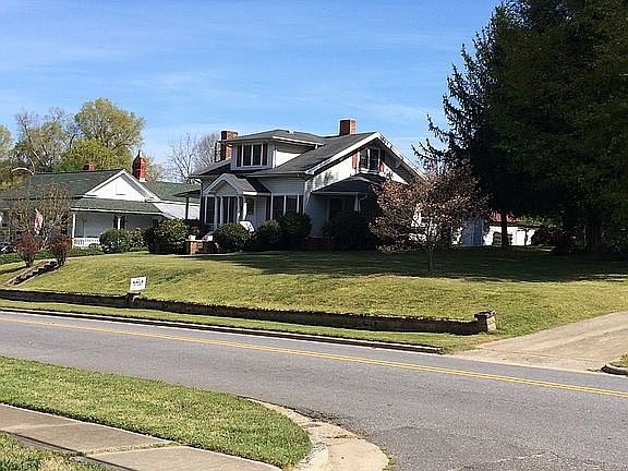 2nd image of 610 N Grove St