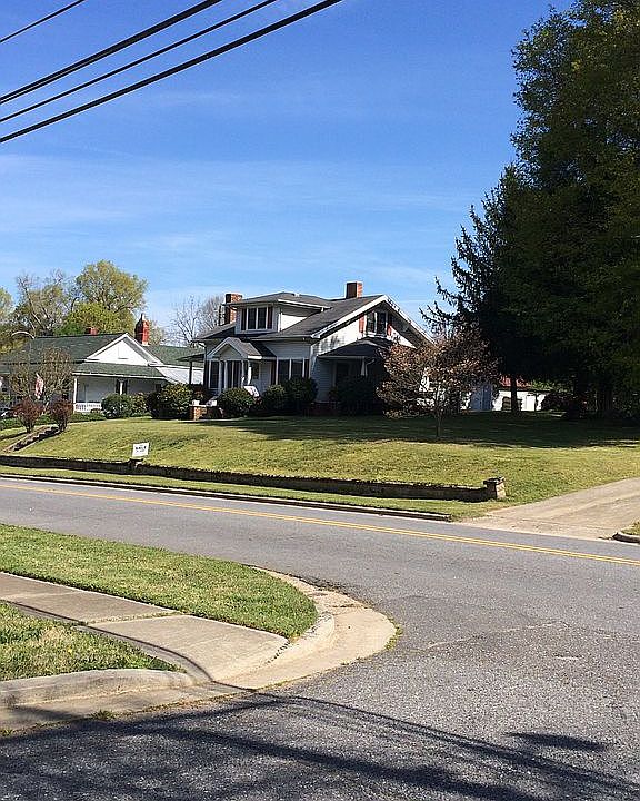 1st image of 610 N Grove St