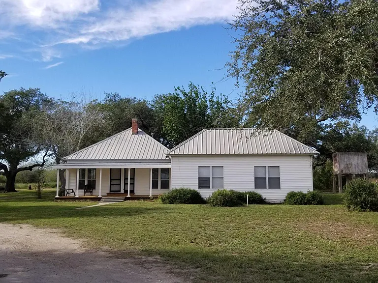 3766 FM 888 — Photo 21