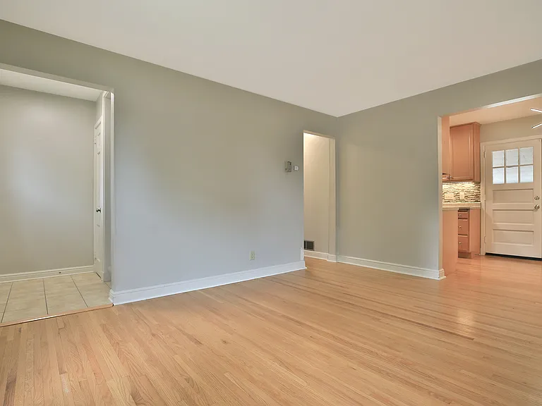 716 6th St SE — Photo 9