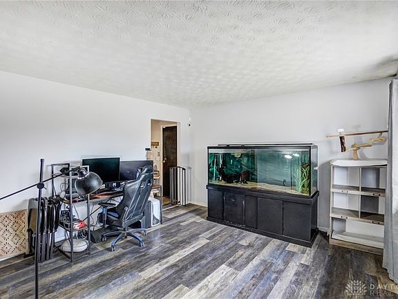 5th image of 1105 Edgebrook Dr