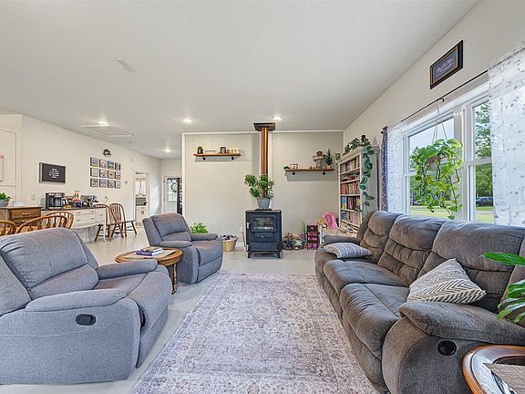 5th image of 16291 Hassock AVENUE