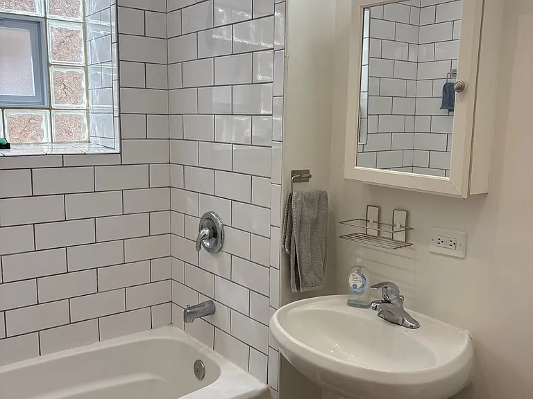 4838 N Claremont Ave #1 — Photo 5