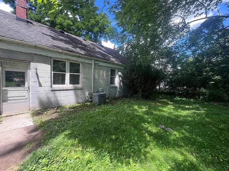 247 Riverside Dr — Photo 3