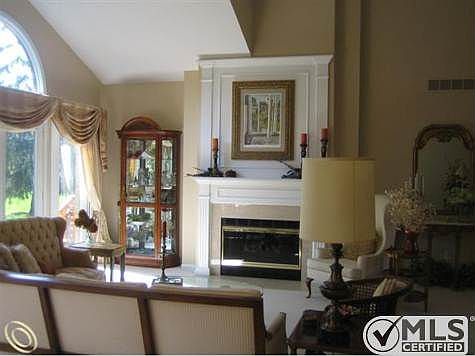 Soaring ceilings!