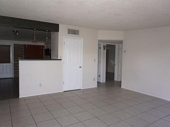 3rd image of 925-943 E Adelaide Dr #933