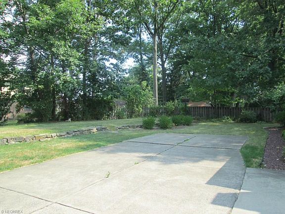 3rd image of 1418 Shields Rd