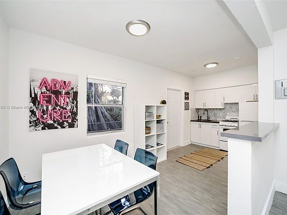 4th image of 770 NE 123rd St APT 15