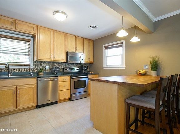 2nd image of 1012 N Kaspar Ave