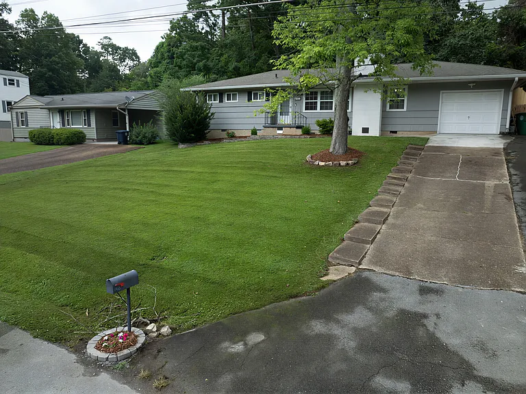 1910 Honeycut Ln — Photo 28