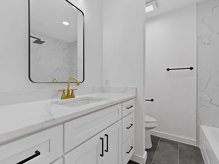 1313 Homestead St — Photo 17
