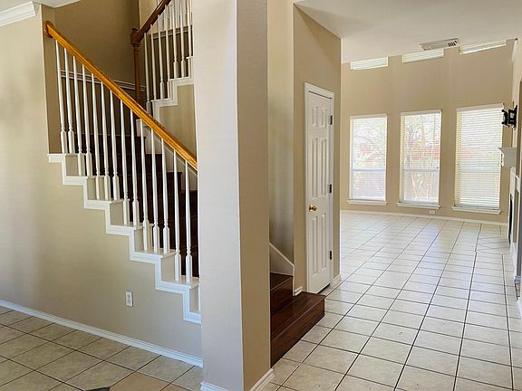 4th image of 15601 Staffordshire Ln