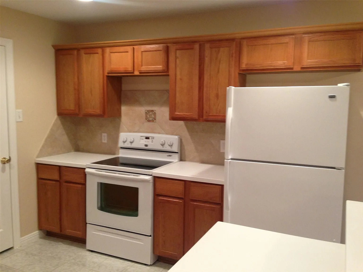 3 bed, 2.5 bath, 1928 sqft, $1,875 — Photo 3
