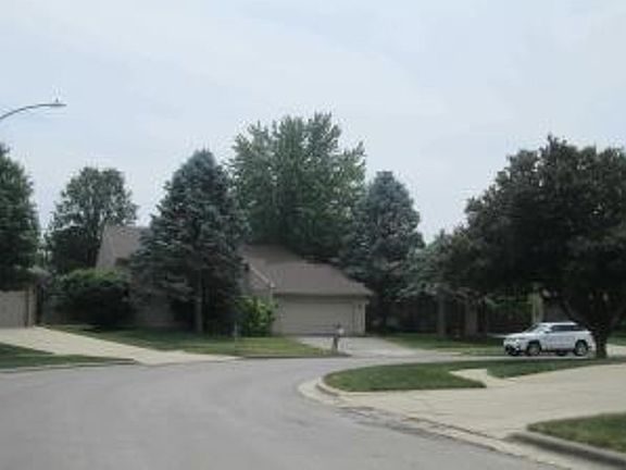 Exterior Neighborhood (street photo)