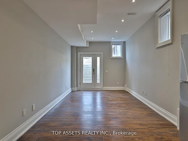 54 Madawaska Ave #BASEMENT — Photo 3
